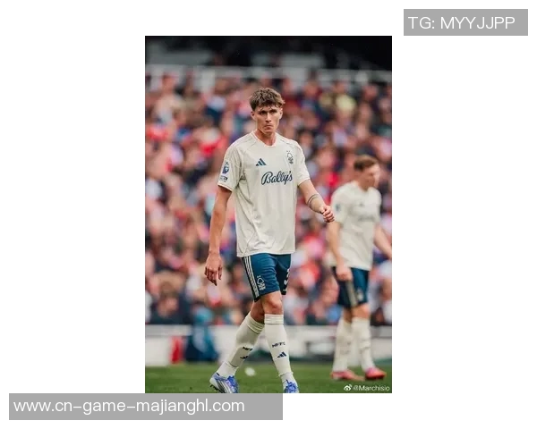 今夏离开尤文的萨沃纳在英超表现出色新援前锋进球数惨淡仅为一球 今夏离开尤文的萨沃纳在英超表现出色新援前锋进球数惨淡仅为一球